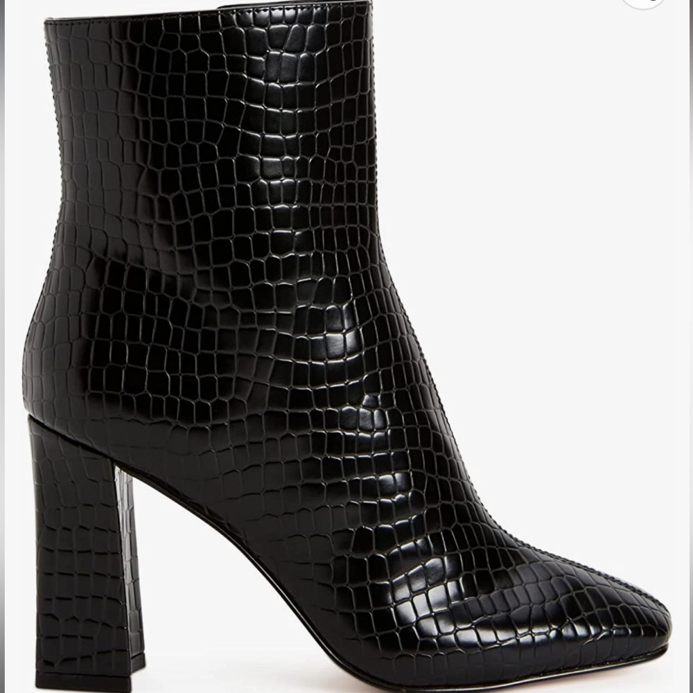 🌸 Katy Perry Women's The Luvlie Bootie Ankle Boot